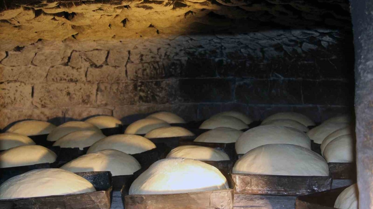 Giresun&#039;da Yüzyıllık Lezzet: Abacıbükü Ekmeğinin Sırrı Taş Fırında Gizli