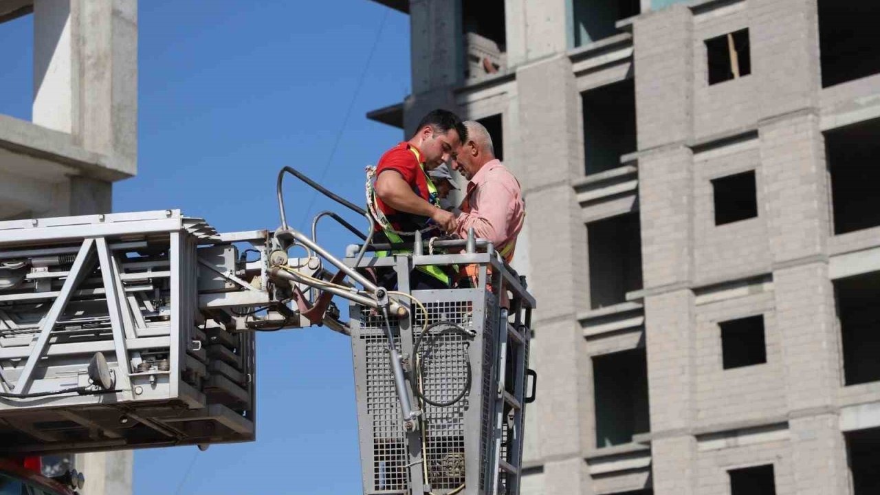 Mersin’de İskelede Mahsur Kalan 2 İşçi Kurtarıldı