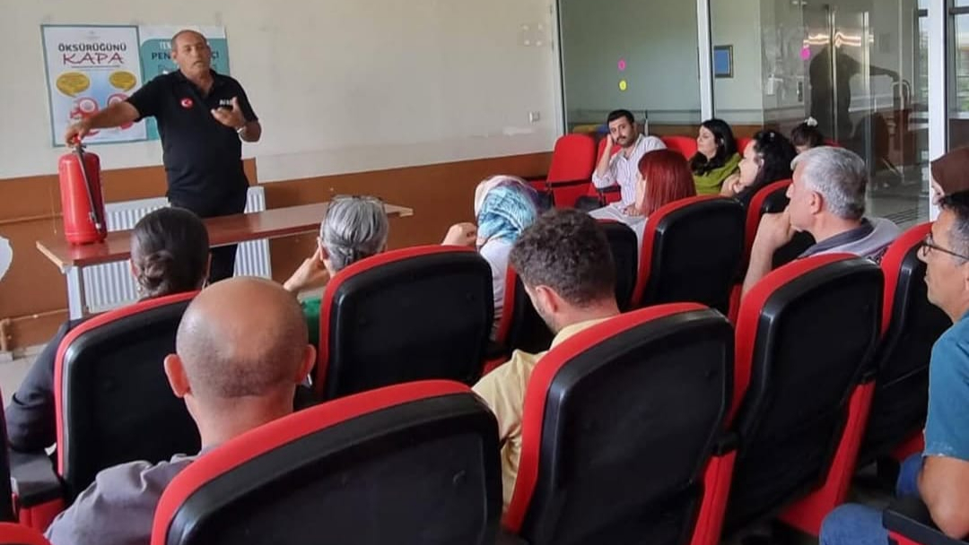 Iğdır Ağız ve Diş Sağlığı Merkezinde Afet Eğitimi