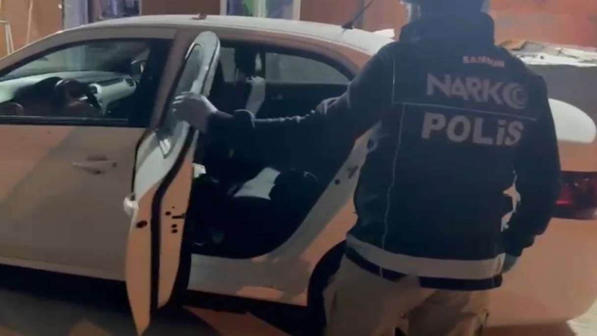Kiralık araçla uyuşturucu sevkiyatı yapan baba-oğul yakalandı