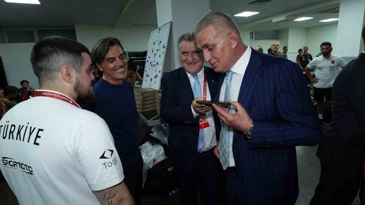 Cumhurbaşkanı Erdoğan'dan A Milli Futbol Takımı'na Tebrik