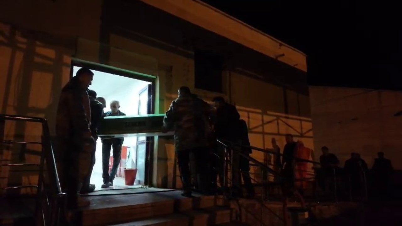 Erzurum’da Yıldırım Düşmesi Sonucu Baba ve Oğlu Hayatını Kaybetti