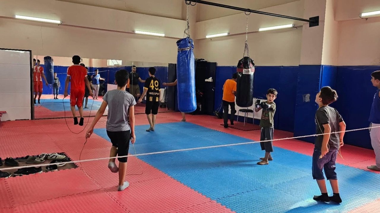 Hasköy’de Yaz Spor Okulları Coşkusu: Boks Antrenmanları Başladı