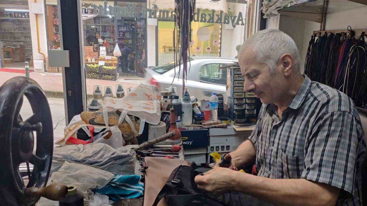 Rize’deki Son Ayakkabı Tamircisi: “Yine Seçsem Bu Mesleği Seçerdim”