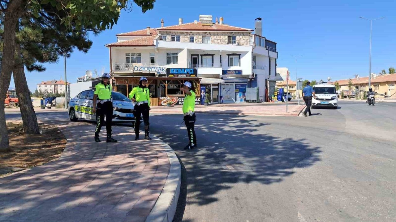 Karaman’da Sürücü, Kazalı Aracını Yol Ortasında Bırakıp Kaçtı