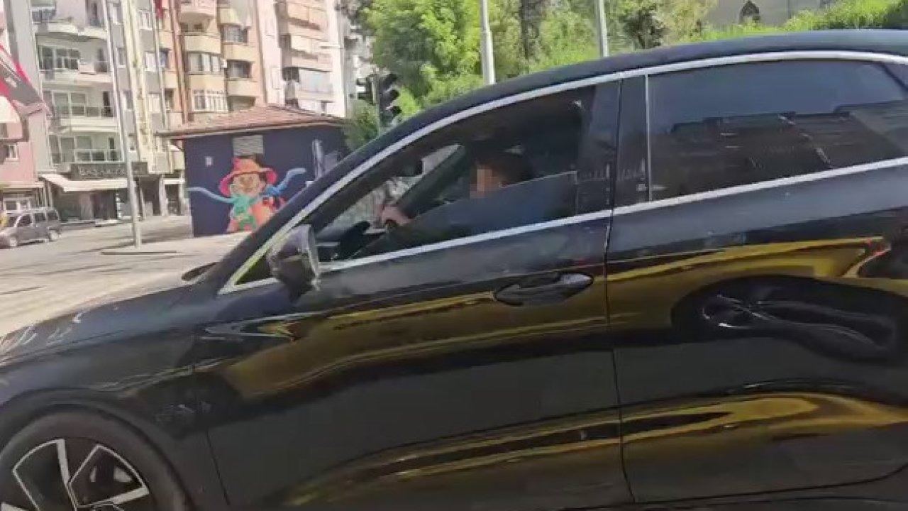 Denizli’de Dehşete Düşüren Görüntü: 10 Yaşındaki Çocuk Lüks Otomobili Kullandı