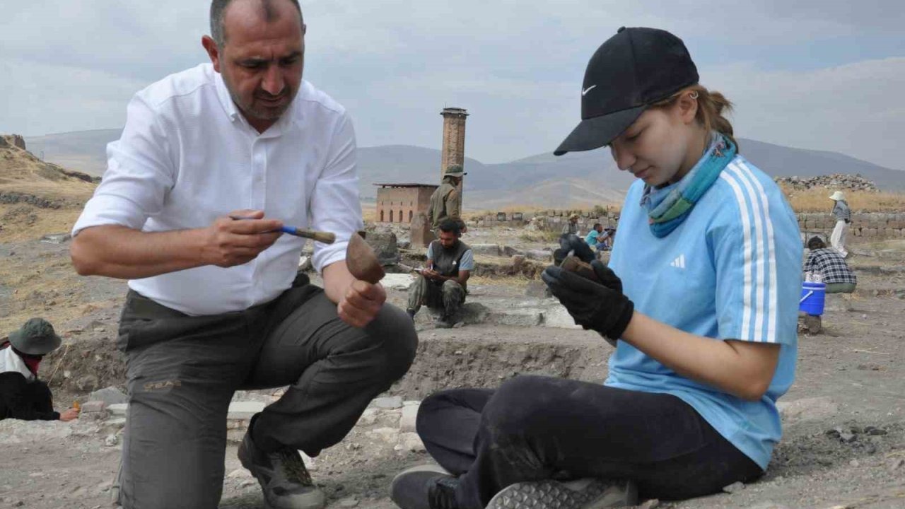 &quot;Binbir Kilise&quot; Ani&#039;de Kazı Çalışmaları Aralıksız Sürüyor