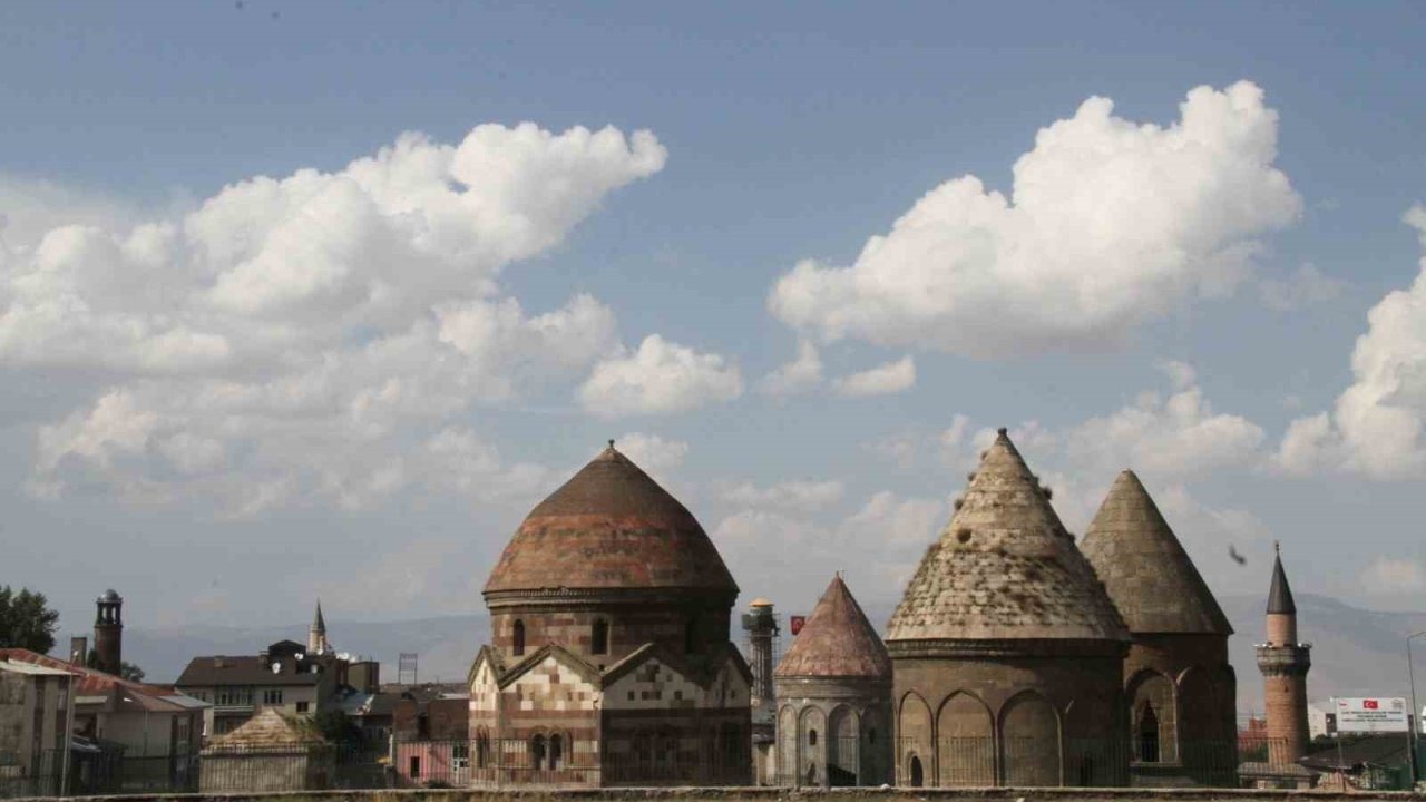 Erzurum Kümbetleri Belgeseli Büyük Beğeni Topladı