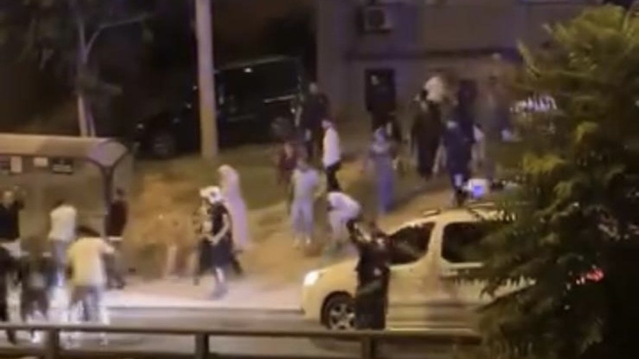 İzmir&#039;de Düğün Salonu Çıkışında Kavga: Ortalık Savaş Alanına Döndü