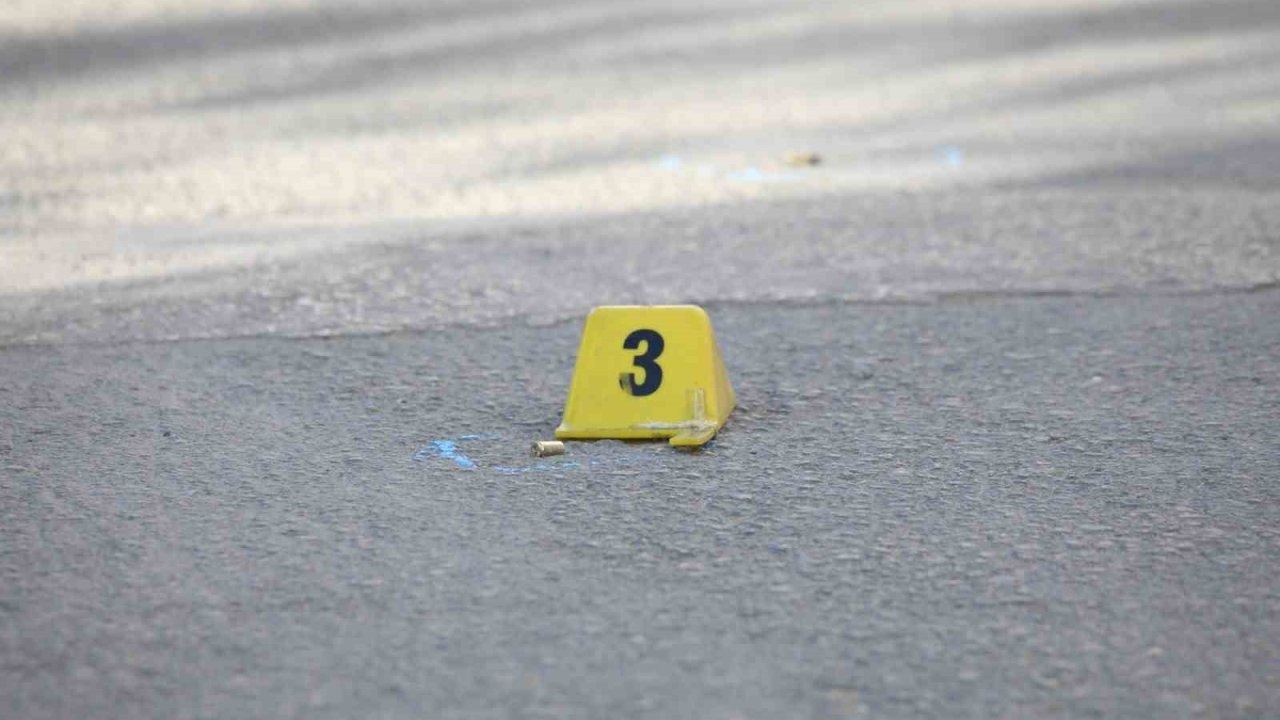 Van Erciş&#039;te Kafenin Önünde Silahlı Saldırı: Bir Kardeş Öldü, Bir Kardeş Ağır Yaralı