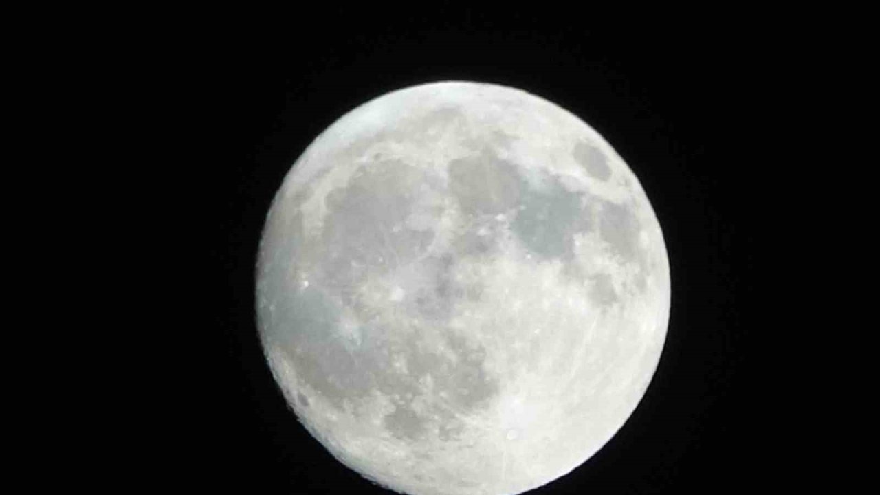 Yarınki &#039;Kanlı Ay&#039; Tutulması Öncesinde Van&#039;da Görsel Şölen Yaşandı