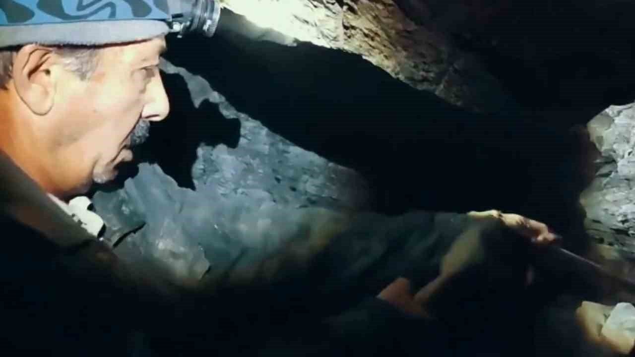 Oltu Taşı&#039;nın Zorlu Yolculuğu: Yer Altından Sanat Eserine