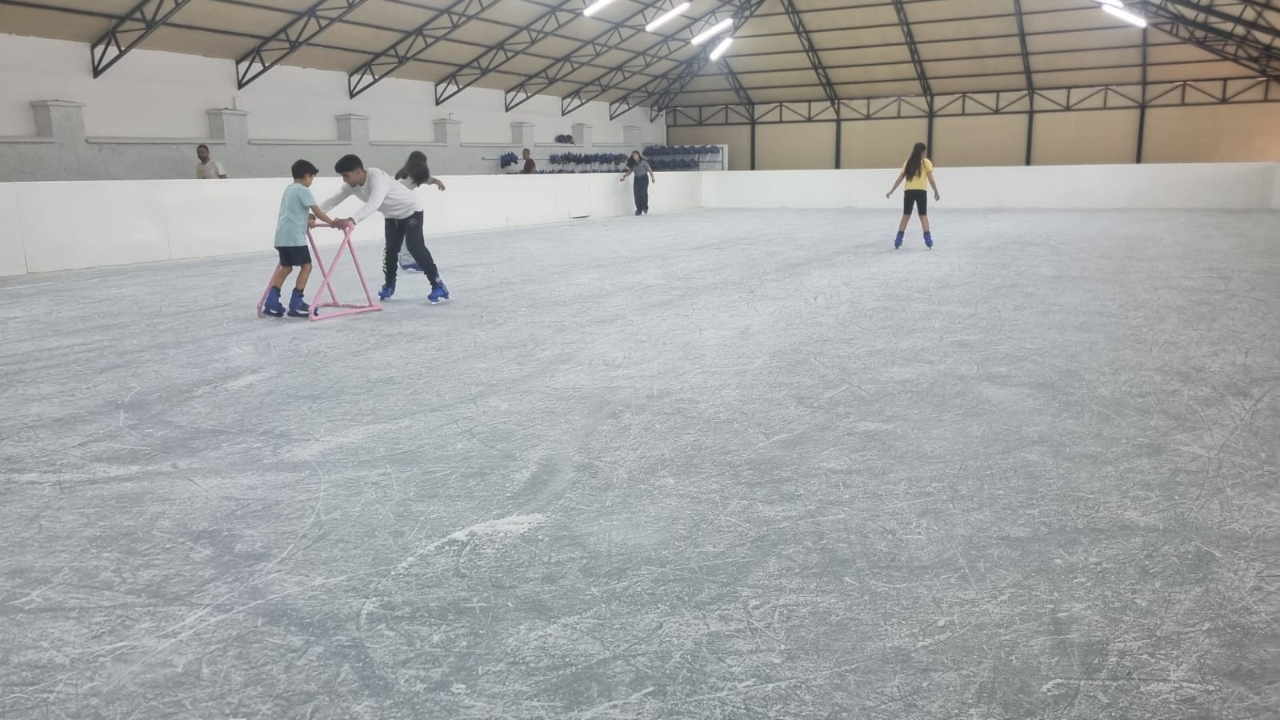 Iğdır&#039;da Buz Gibi Eğlence: Gençlerin Yeni Gözdesi Buz Kafe!