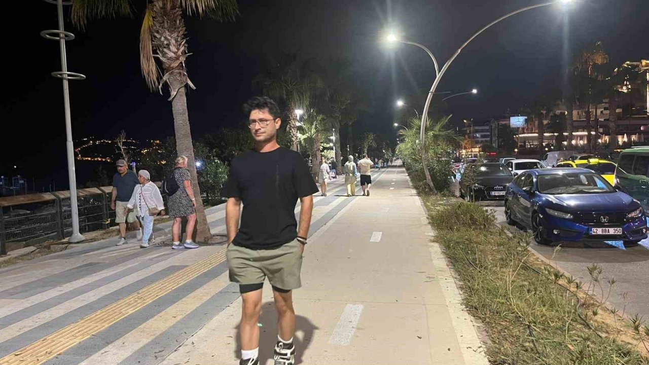 Alanya Sahilinde Kaybolan Çocuk, Rus Kadın ve Arkadaşları Tarafından Bulundu