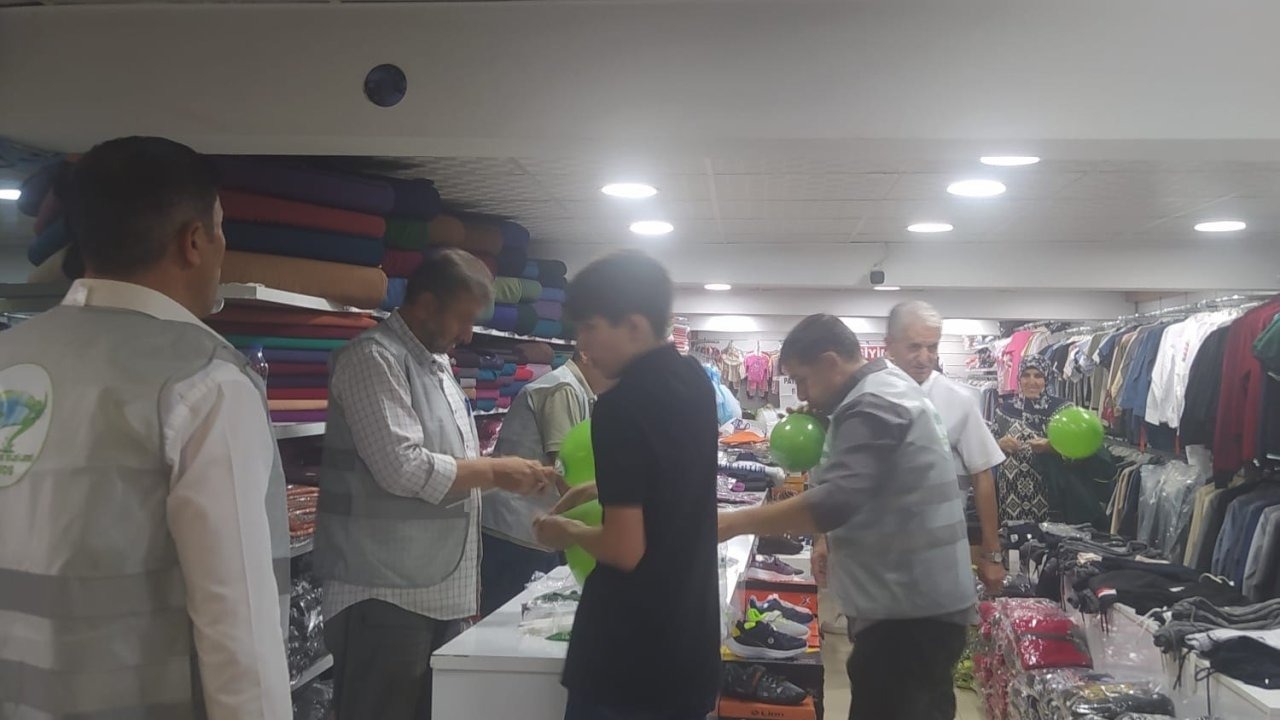 Patnos’ta İyilik Elçileri Derneği, Öğrencilerin Yüzünü Güldürdü