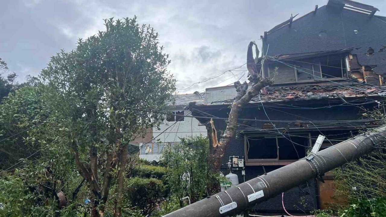 Japonya&#039;da Peipah Tayfunu Etkili Oldu: Elektrik Kesintileri ve Sefer İptalleri Yaşandı