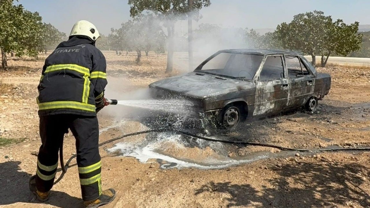 Birecik&#039;te Şoke Eden Olay: Otomobilini Ateşe Verdi