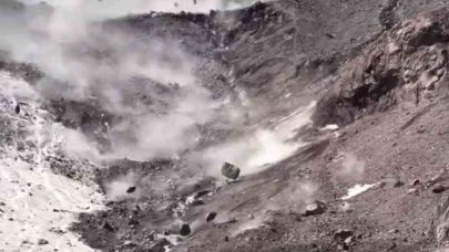 Sıcak Hava Dalgası Ağrı Dağı’nda Kaya Düşmelerini Tetikledi