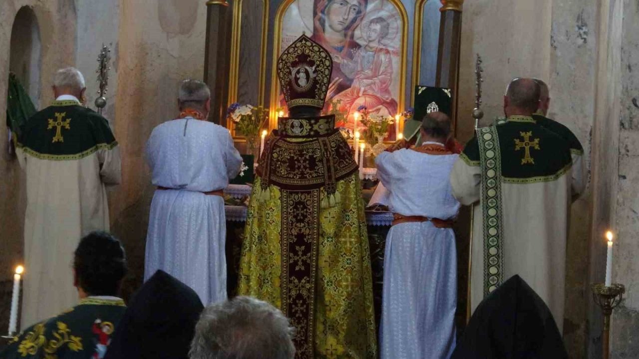 Akdamar Kilisesi&#039;nde 13. Ayin Düzenlendi