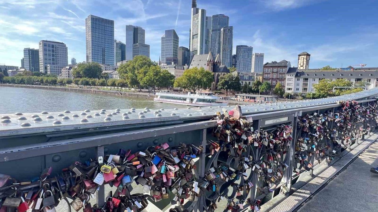 Boşanmalar Artarken, Almanya&#039;da &#039;Aşk Kilitleri&#039;ne İlgi Yükselişte