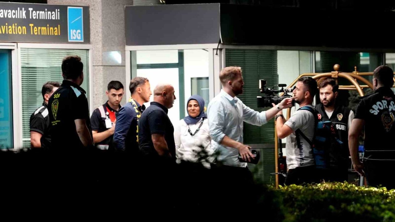 Fenerbahçe&#039;nin Yeni Teknik Direktörü Domenico Tedesco İstanbul&#039;a Geldi