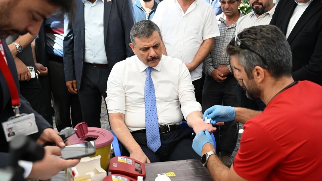Erzurum Valisi Mustafa Çiftçi, Horasan&#039;da Kan Bağışına Destek Verdi