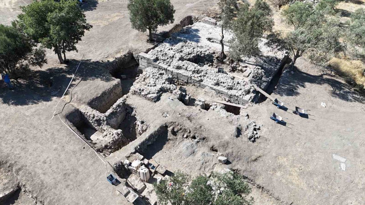 Apollon Smintheus Kutsal Alanı'nda Tarihi Keşif: 1700 Yıllık Yerden Isıtma Sistemi Bulundu