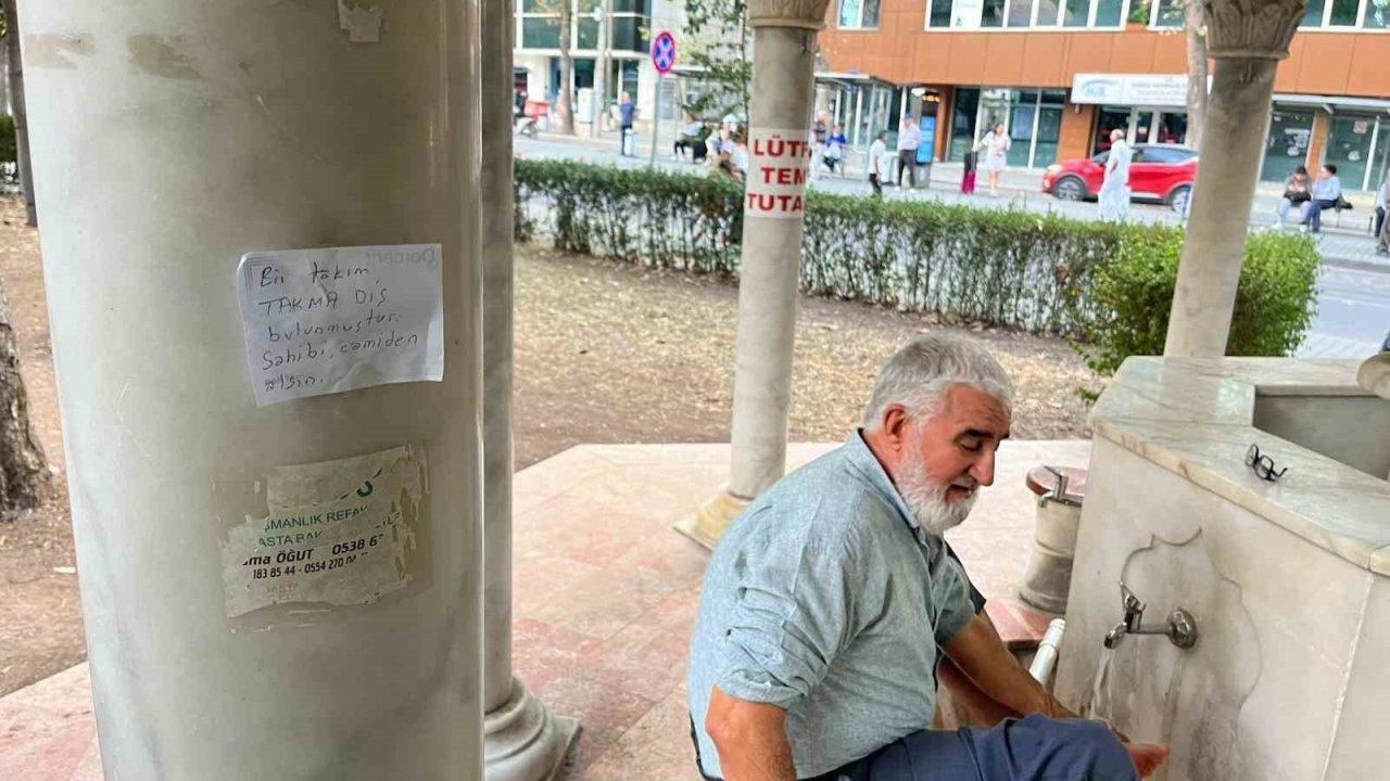 Eskişehir Camisindeki Kayıp Takma Diş İlanı Dikkat Çekti