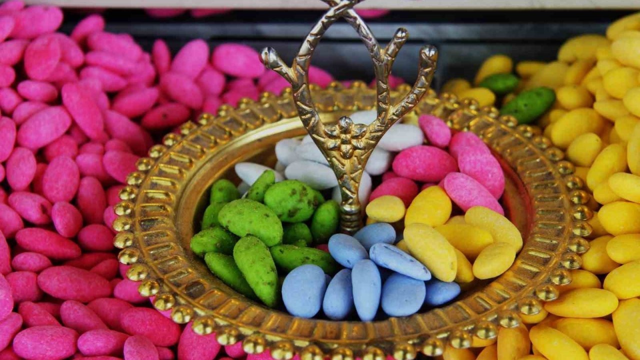 Gaziantep&#039;in Yeni Lezzeti: Antep Fıstıklı Badem Şekeri