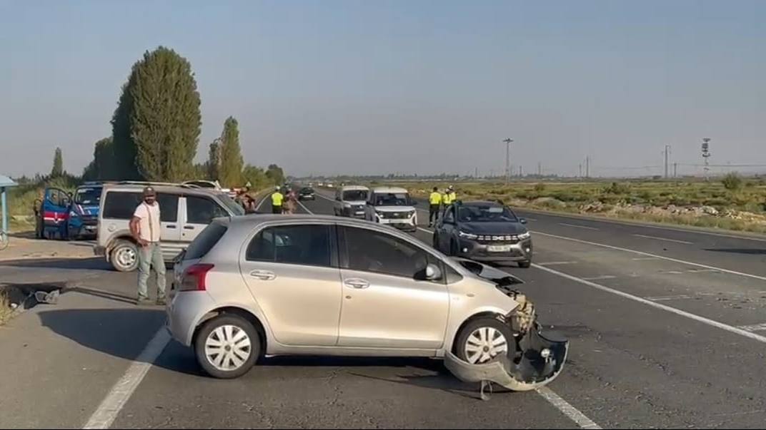 Iğdır&#039;da Trafik Kazası: Tasburun-Kerimbeyli Yolunda Bir Kişi Yaralandı