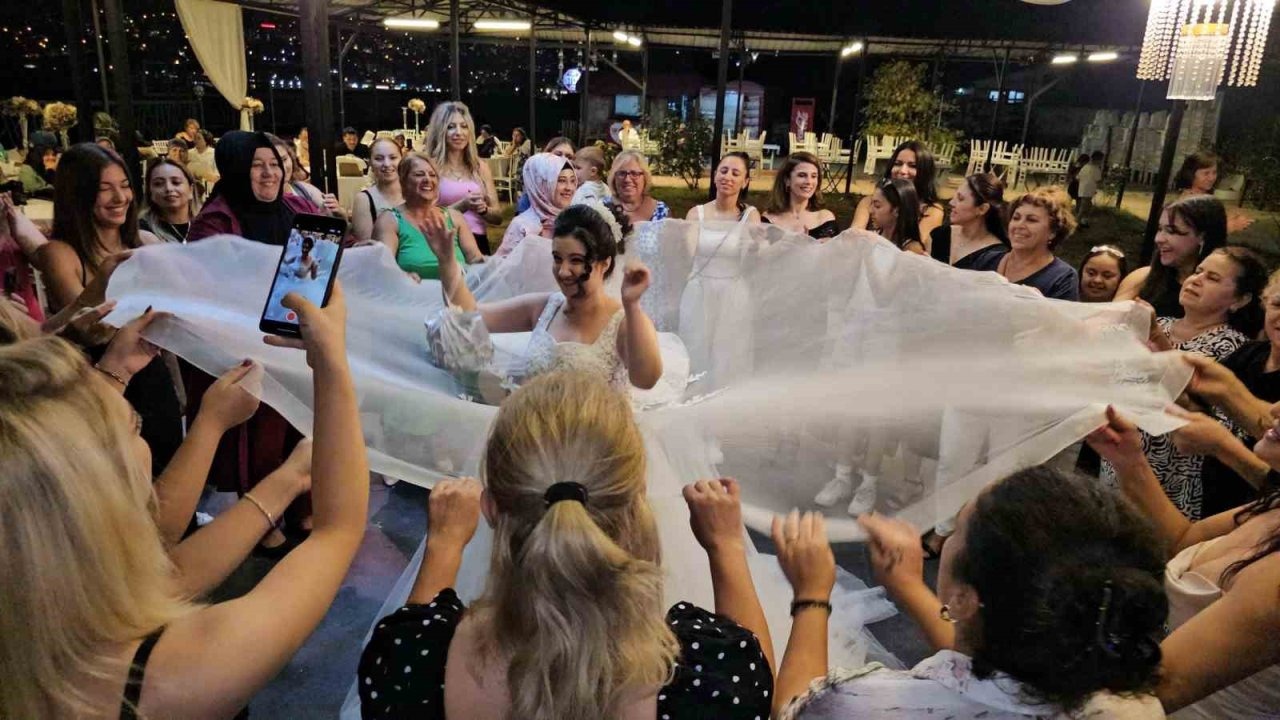 Canan Anne, Özel Gereksinimli Kızı Cemre&#039;nin Gelinlik Hayalini Gerçekleştirdi