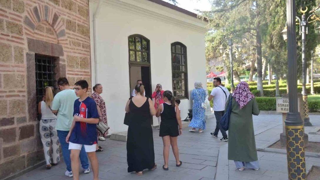 O İlçenin Nüfusu Bir Günde Yüzde 2500 Artıyor