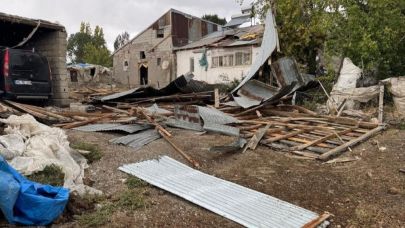Ağrı’da Şiddetli Fırtına: Tezeren Köyünde Çatılar Uçtu