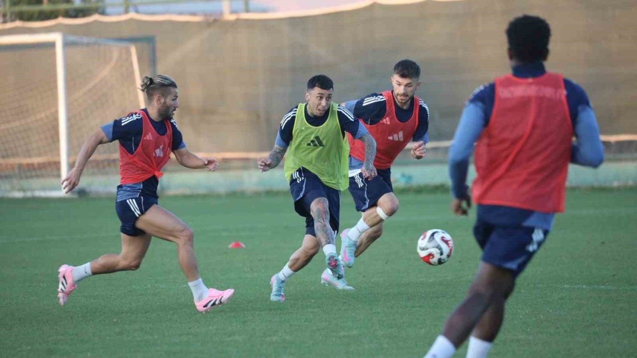 Erzurumspor&#039;dan Sakaryaspor Maçı Hazırlıkları: Sllya Takıma Döndü