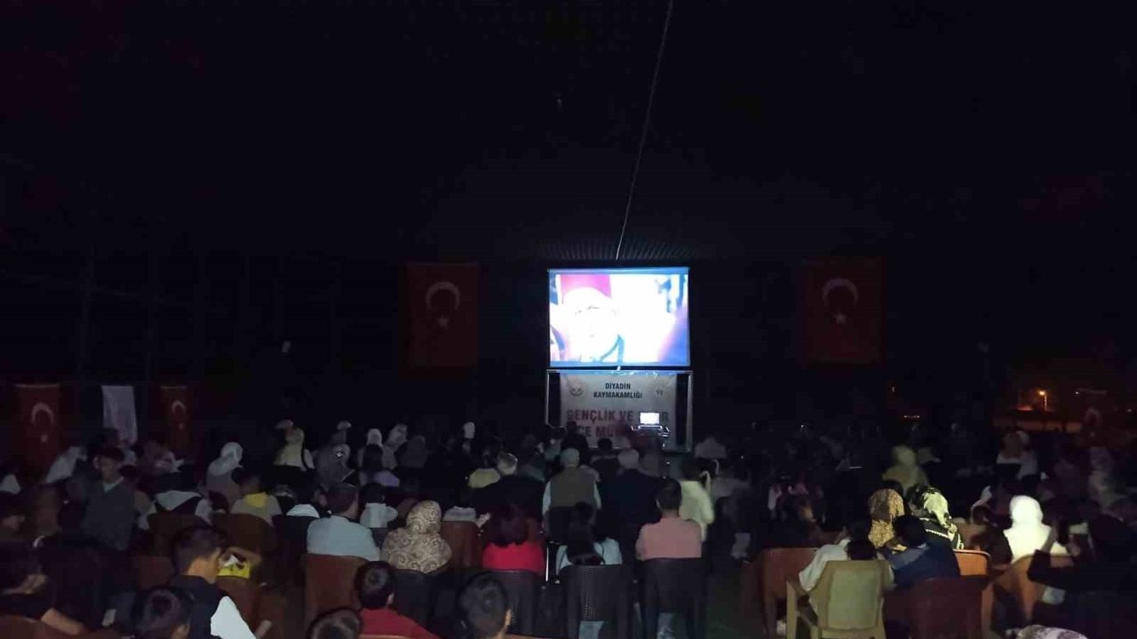 Tendürek Dağı Eteklerinde Huzur Dolu Bir Akşam: Açık Hava Sineması