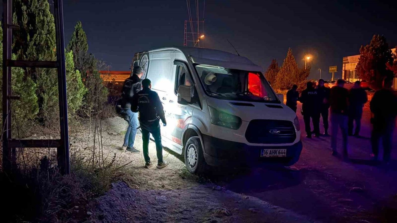 Kayseri&#039;de Aracını Çukurdan Çıkarmaya Çalışan Şahsa Silahlı Saldırı