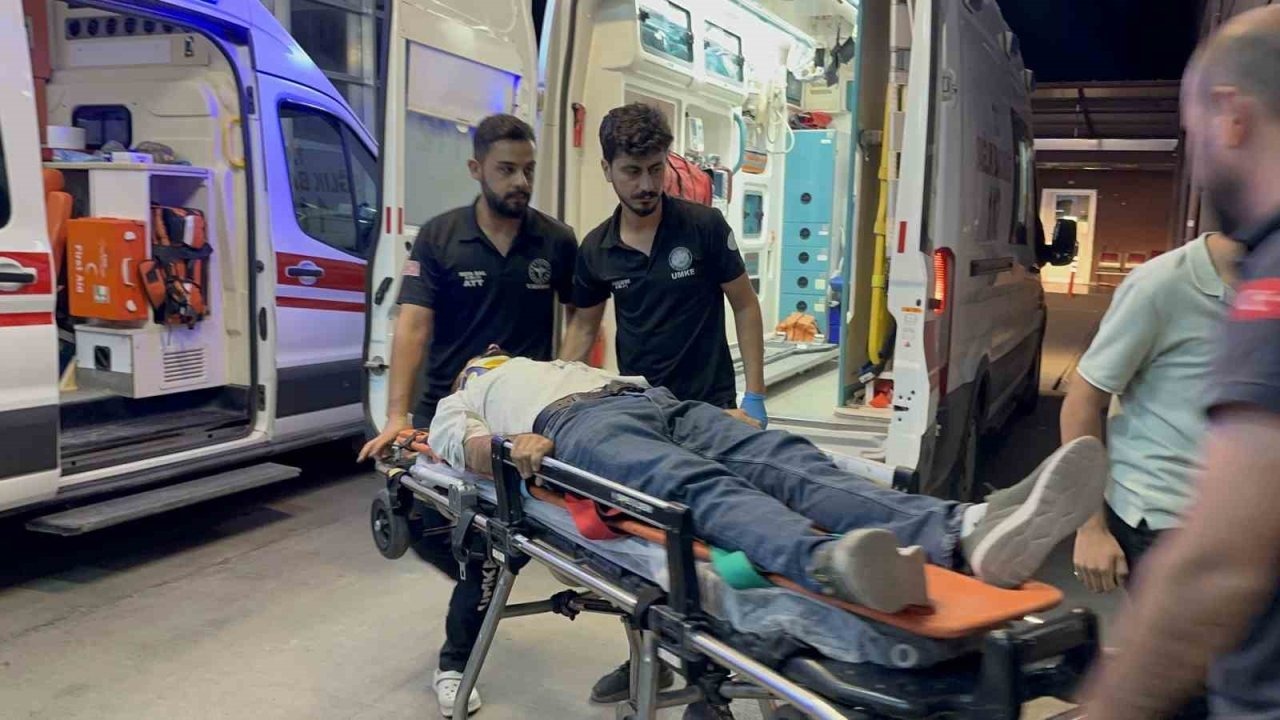 Adıyaman’da Kavgayı Ayırmak İsteyen Şahıs Darbedilerek Yaralandı