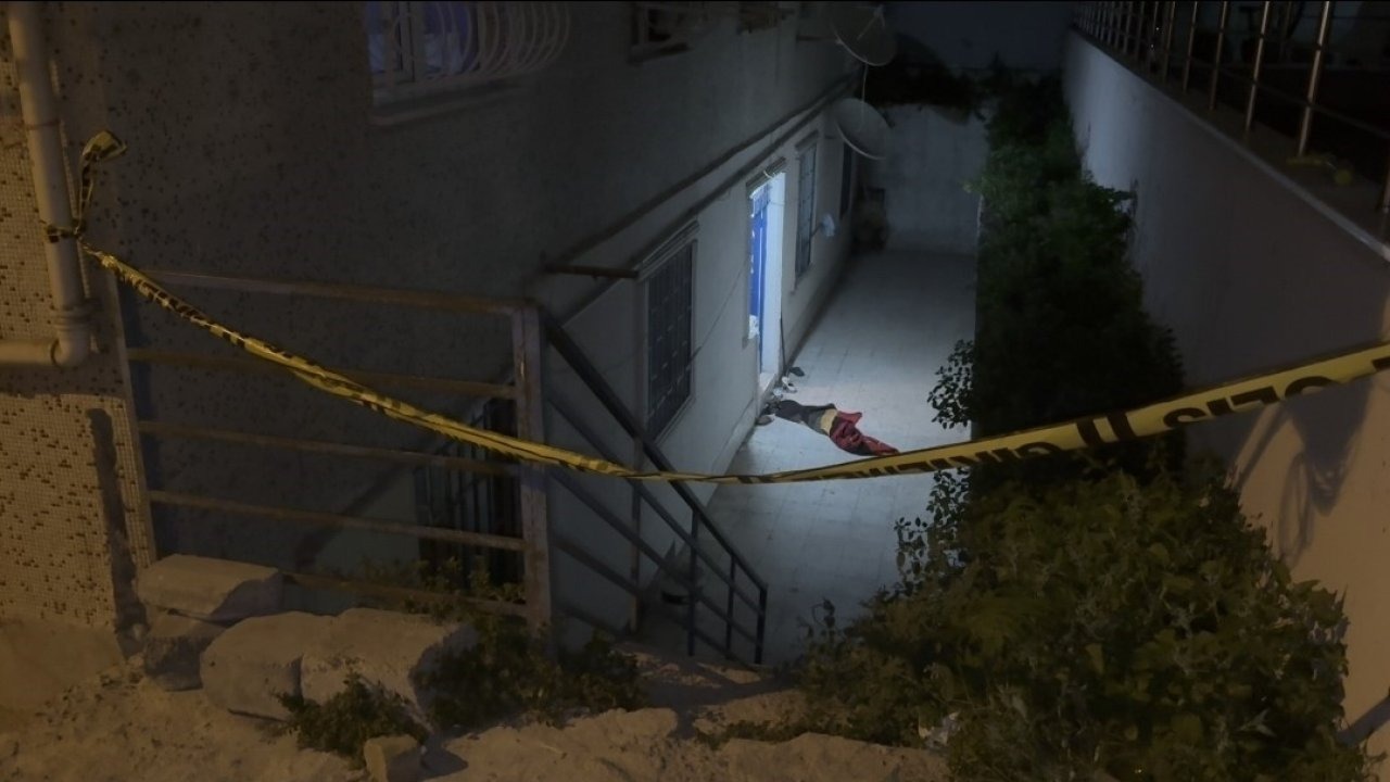 Avcılar&#039;da Madde Bağımlısı Kadın Kendisine ve Polise Saldırdı