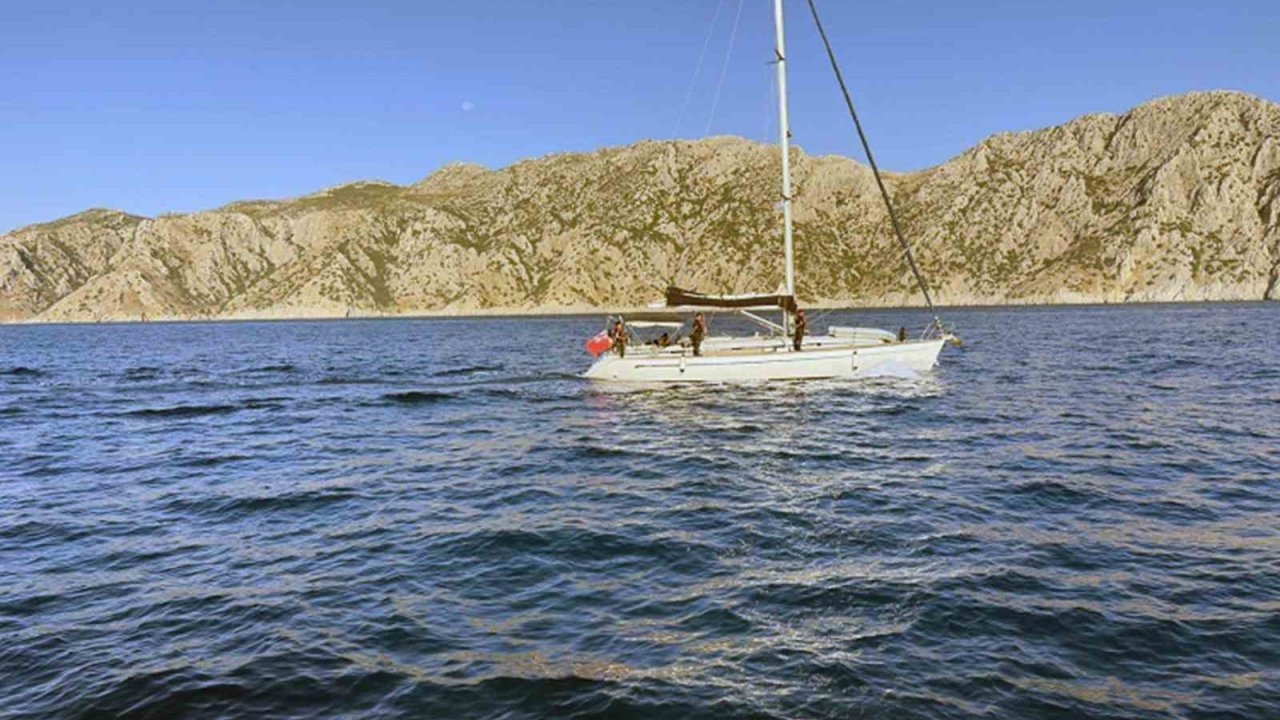 Marmaris&#039;te Göçmen Teknesi Durduruldu: 26&#039;sı Çocuk 80 Kişi Yakalandı