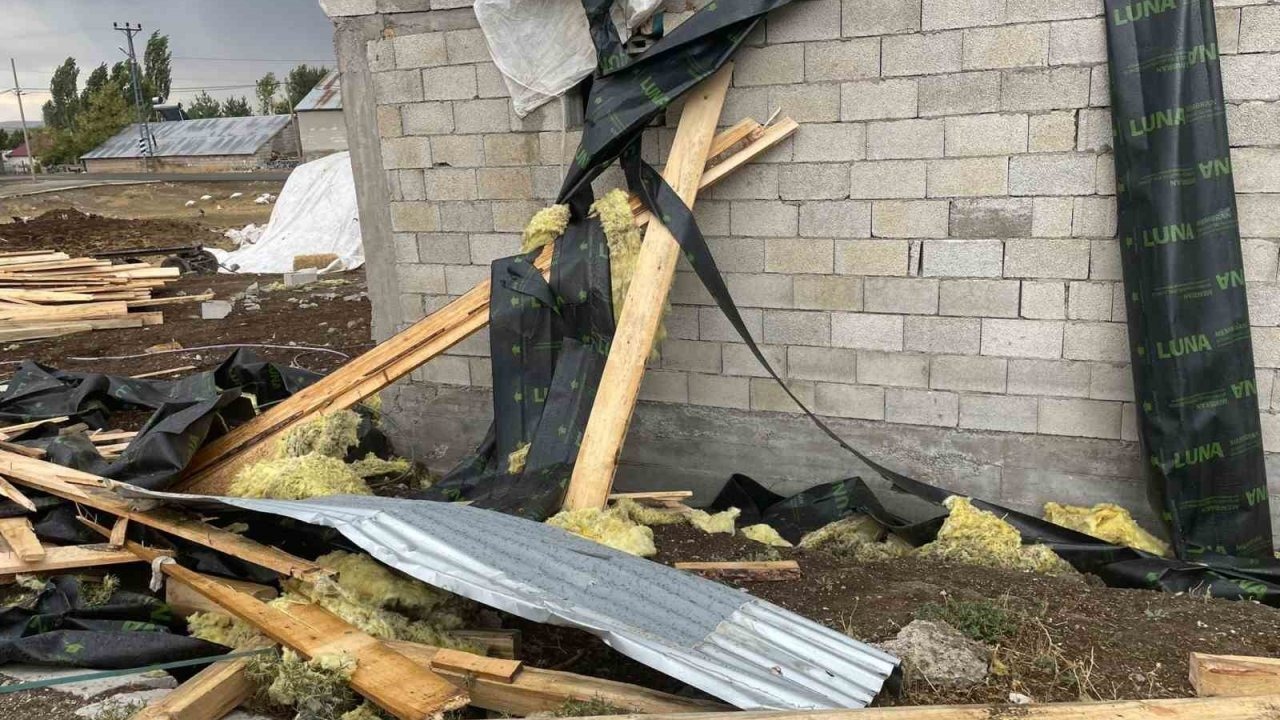 Ağrı’da Fırtına Dehşeti: 74 Yapı Hasar Gördü