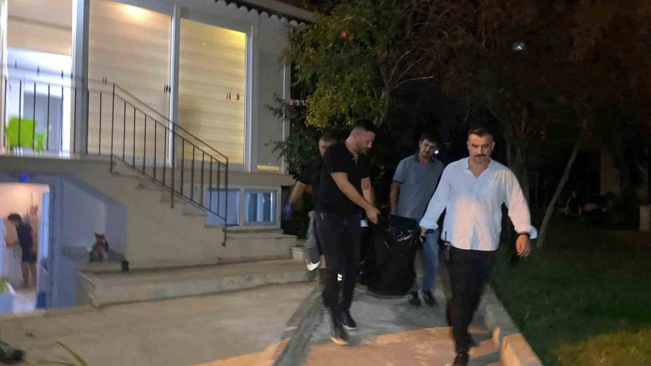 Antalya&#039;da Eski Eşini Öldürüp Teslim Oldu