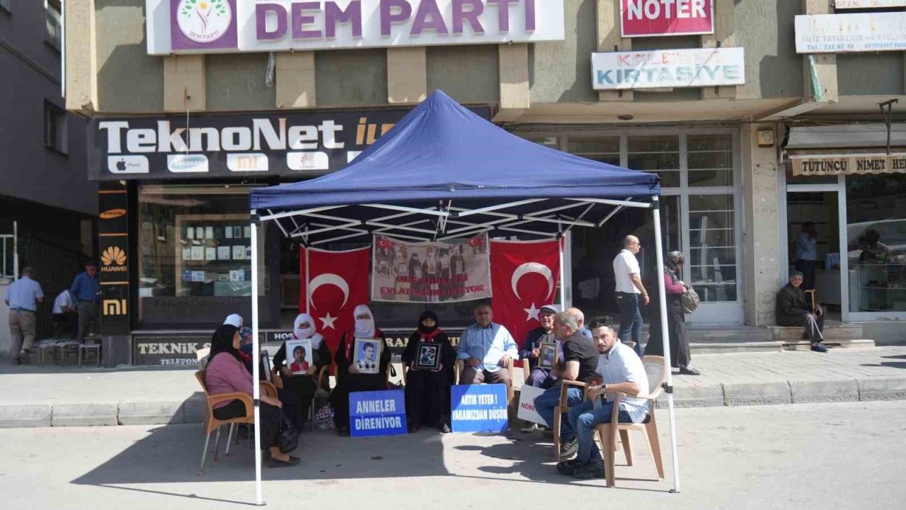 Muş&#039;ta Evlat Nöbeti Sürüyor