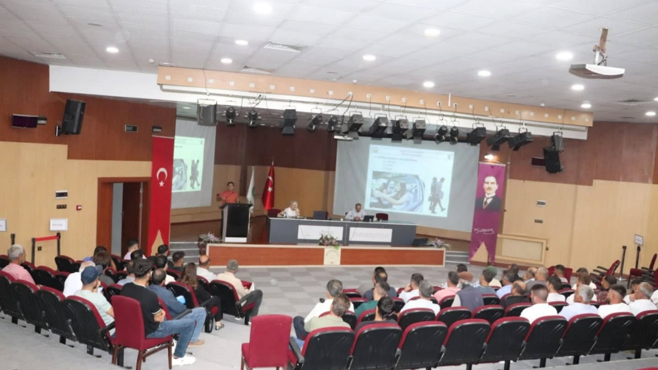 Iğdır Üniversitesi’nde Dolmuş Şoförlerine Yönelik “Ulaştırma Hizmetleri Bilgilendirme Toplantısı” Düzenlendi