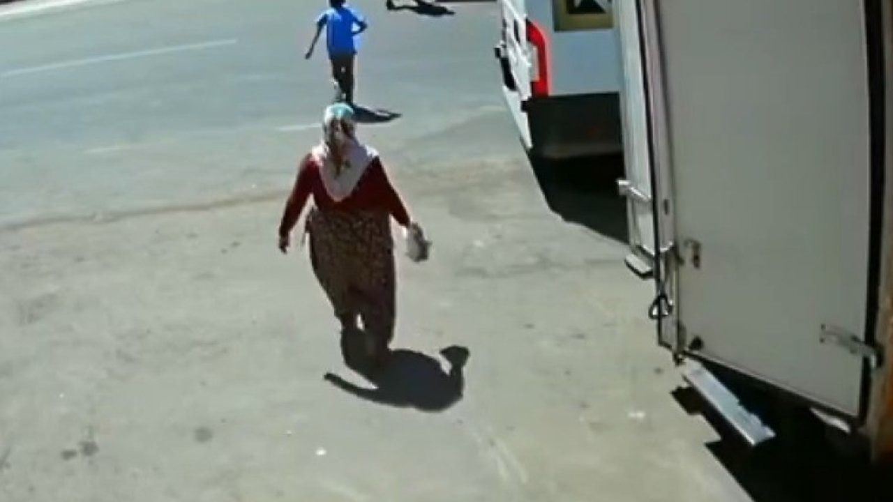 Kahramanmaraş&#039;ta Kepçe İki Kardeşe Çarptı: Bir Ölü, Bir Yaralı