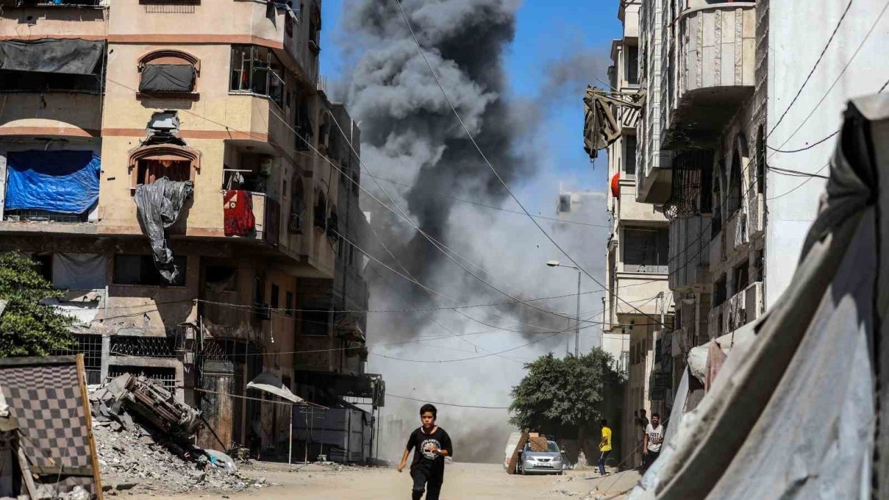 Gazze&#039;de Saldırılar Yoğunlaştı: En Az 62 Can Kaybı, 6 Bin Kişi Evsiz