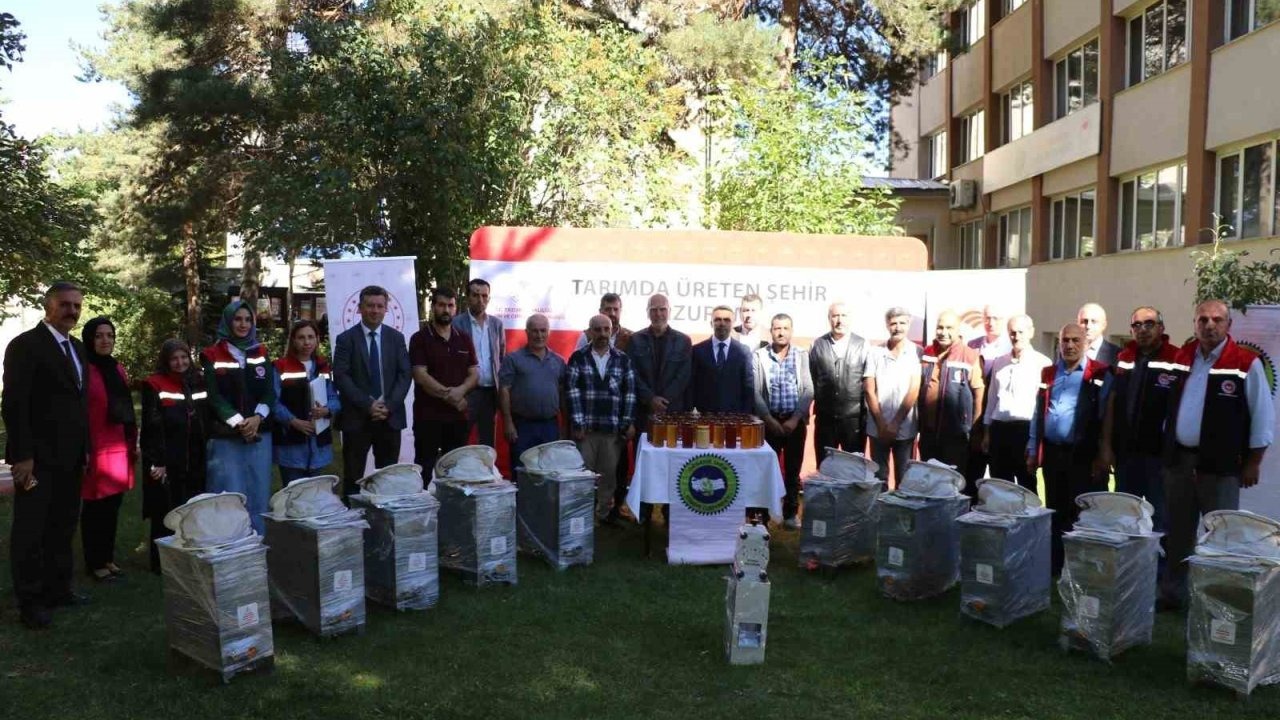Erzurum’da Organik Bal Üretimi Artıyor: Üreticilere Malzeme Desteği Verildi