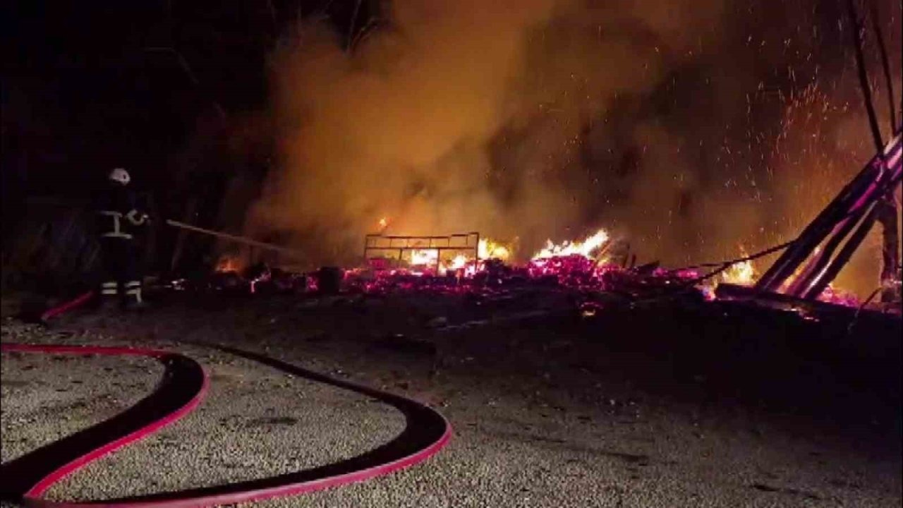 Amasya'da Yangın Sırasında Tüp Patladı, Tehlike Atlatan Vatandaşlar Korku Dolu Anlar Yaşadı