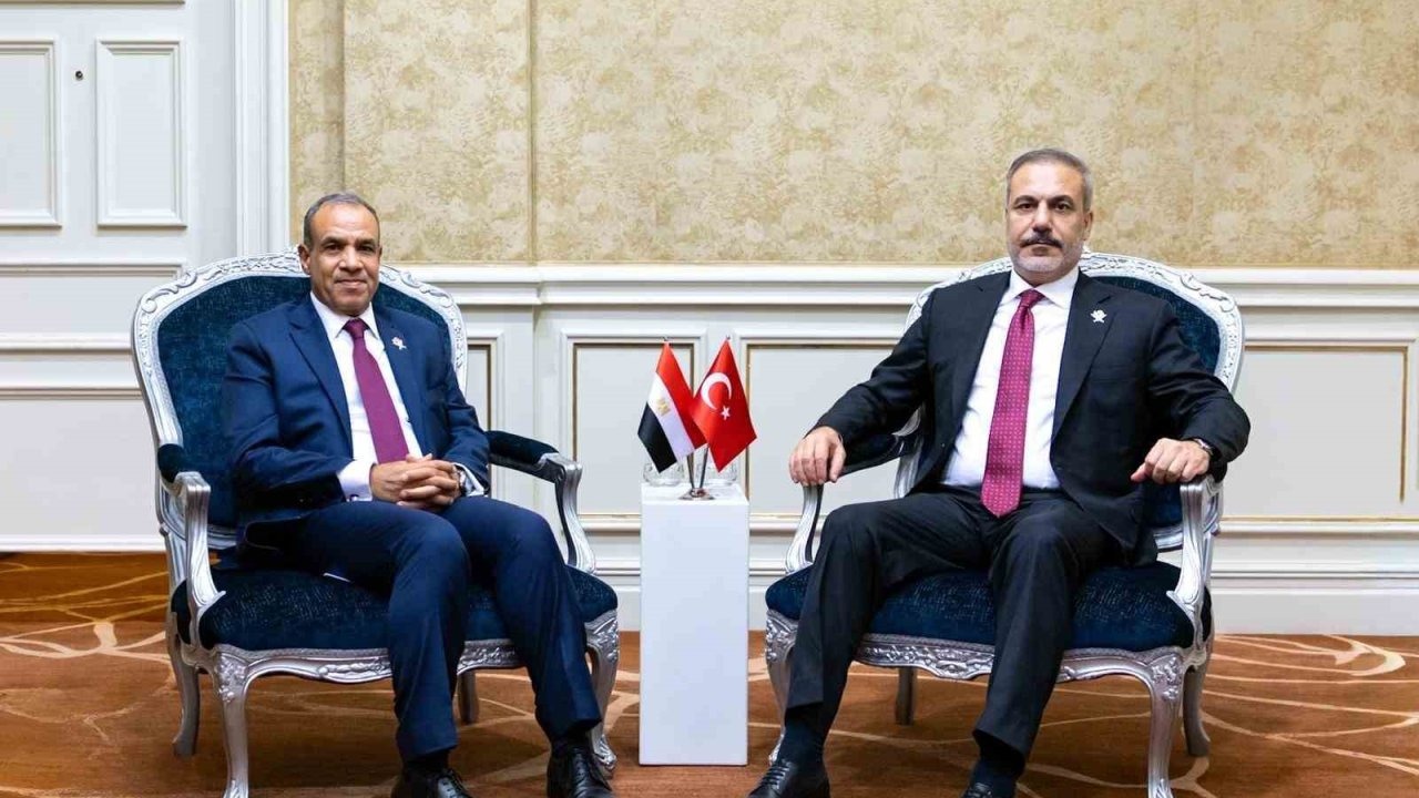 Bakan Fidan, Mısırlı Mevkidaşıyla Bir Araya Geldi