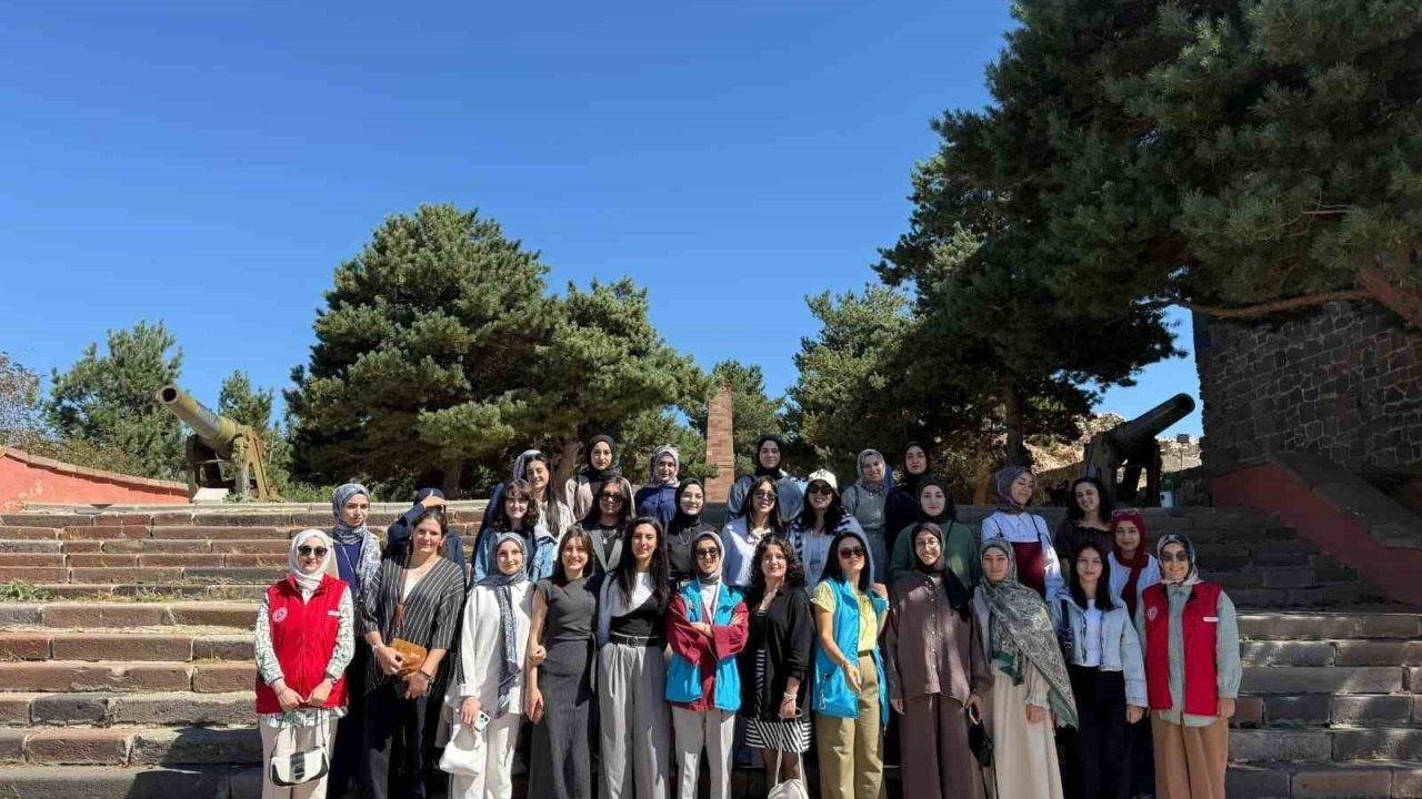 Ağrılı Gençler Erzurum&#039;u Keşfetti