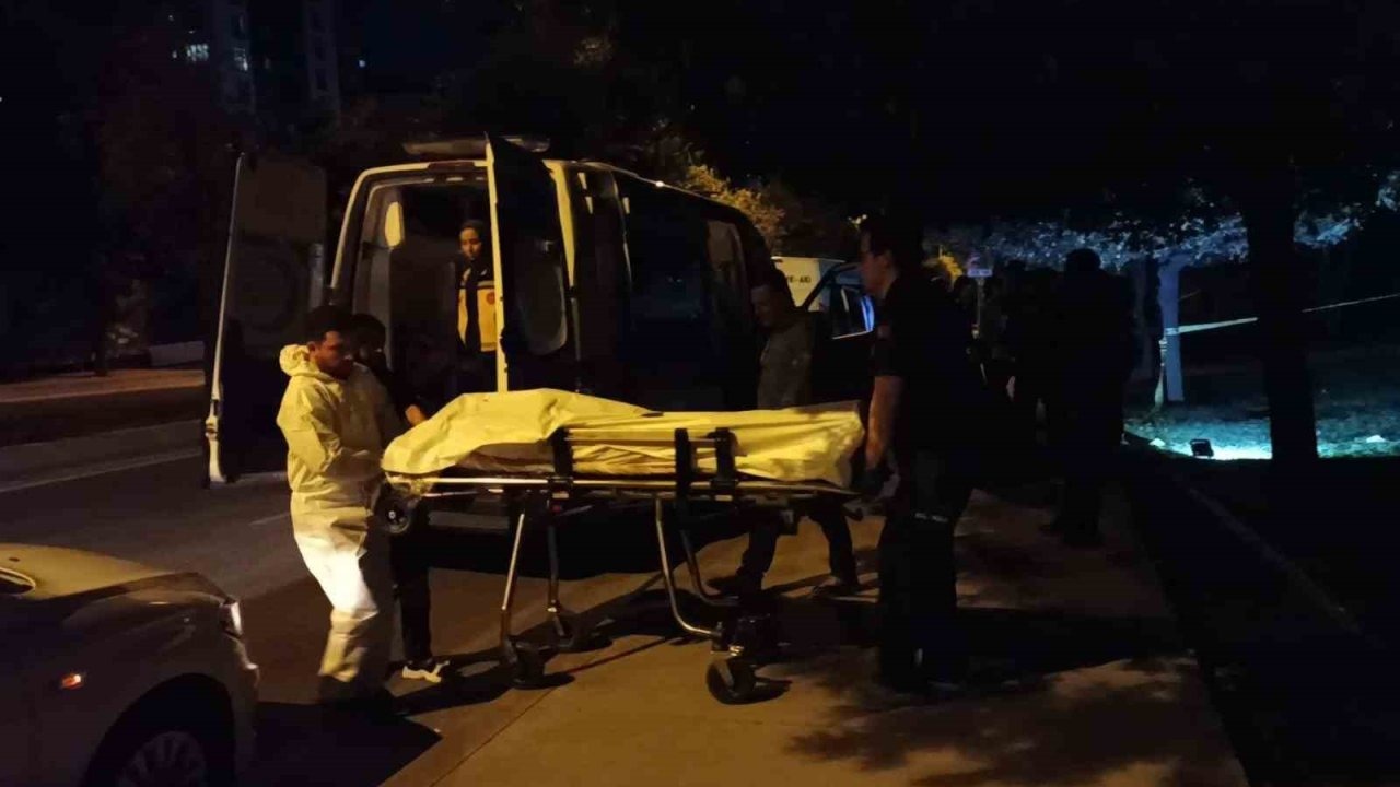 Yaşlı adam ağaca asılı halde ölü bulundu